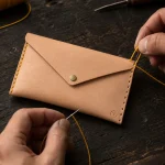 Envelope Clutch Kit, bliver syet i hånden