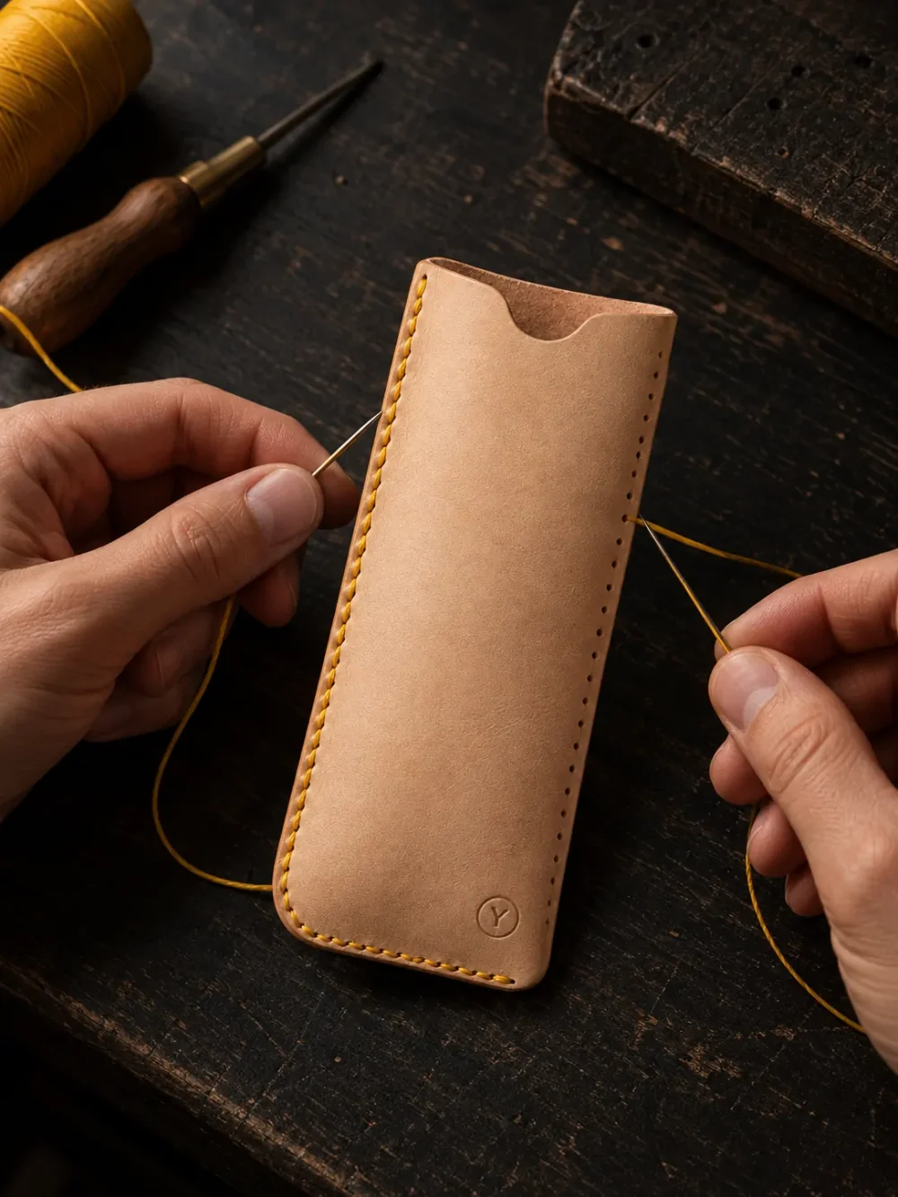 Glasses Case Kit, bliver syet i hånden